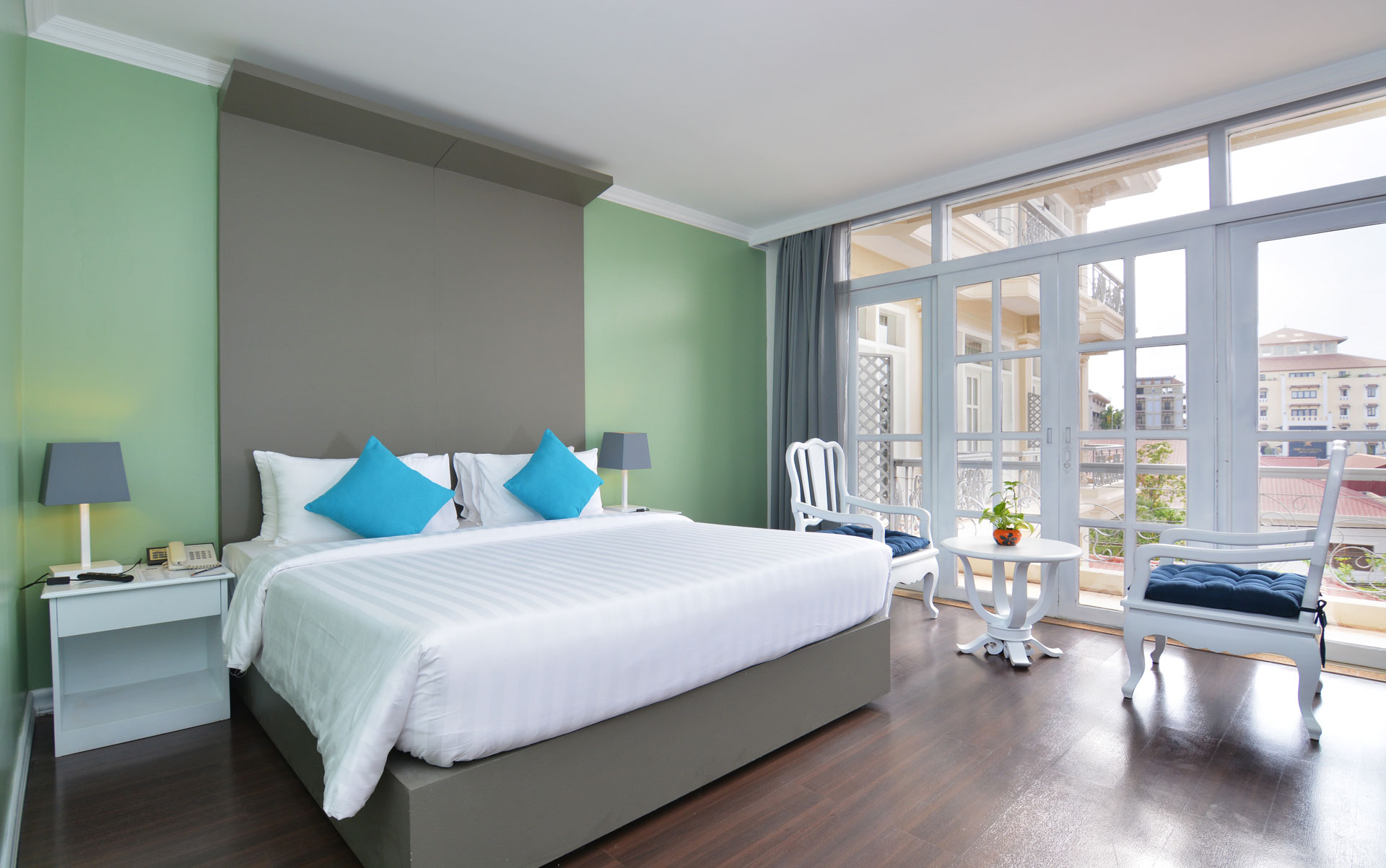 DELUXE DOUBLE ROOM